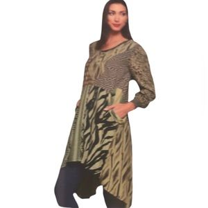 NWT.    S/M Size. Sacred Threads PATCHWORK TUNIC BL/RD 12. 222625.
